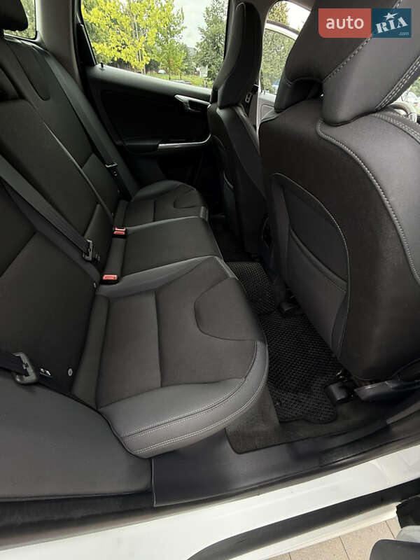 Внедорожник / Кроссовер Volvo XC60 2014 в Ровно