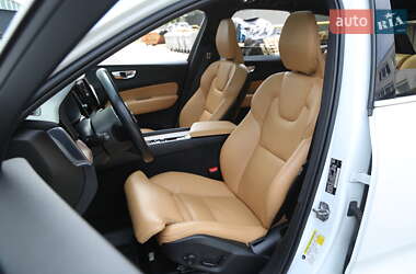 Внедорожник / Кроссовер Volvo XC60 2020 в 