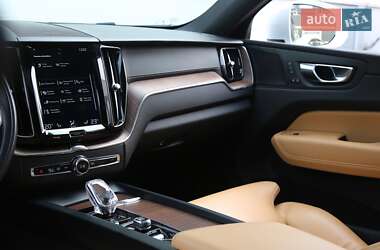 Внедорожник / Кроссовер Volvo XC60 2020 в 