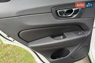 Внедорожник / Кроссовер Volvo XC60 2021 в 