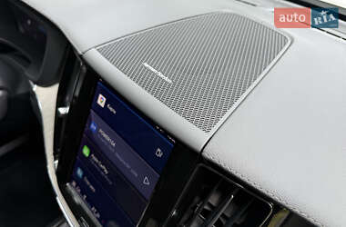 Внедорожник / Кроссовер Volvo XC60 2021 в 