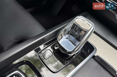 Внедорожник / Кроссовер Volvo XC60 2021 в 