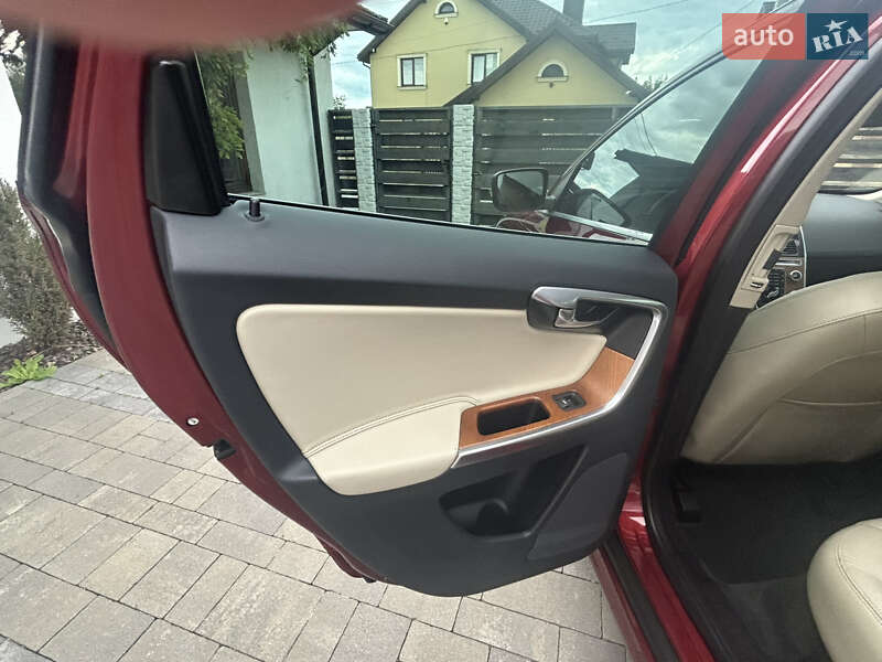 Позашляховик / Кросовер Volvo XC60 2017 в Львові