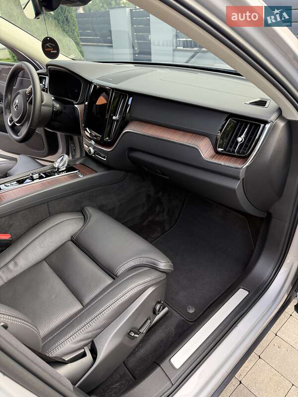 Внедорожник / Кроссовер Volvo XC60 2023 в Самборе