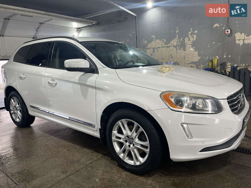 Внедорожник / Кроссовер Volvo XC60 2016 в Буче