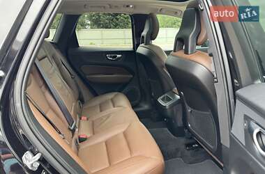 Внедорожник / Кроссовер Volvo XC60 2018 в 