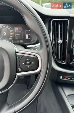 Внедорожник / Кроссовер Volvo XC60 2018 в 