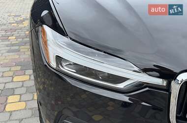 Внедорожник / Кроссовер Volvo XC60 2018 в 