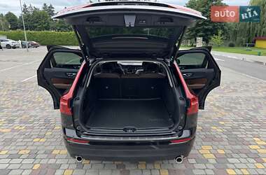 Внедорожник / Кроссовер Volvo XC60 2018 в 