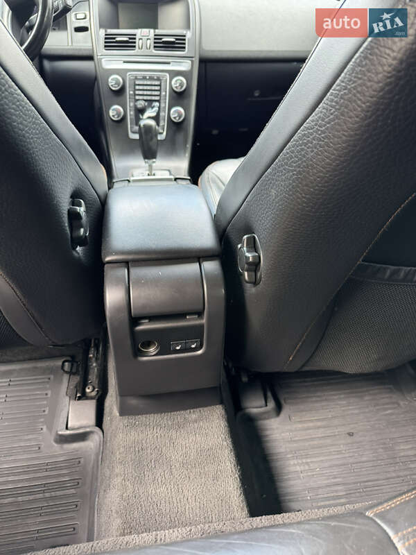 Внедорожник / Кроссовер Volvo XC60 2010 в Луцке