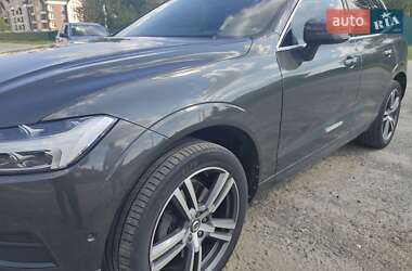 Внедорожник / Кроссовер Volvo XC60 2018 в 