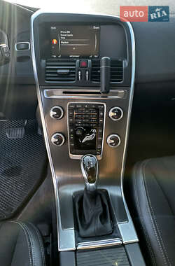 Внедорожник / Кроссовер Volvo XC60 2015 в 