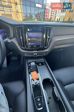 Внедорожник / Кроссовер Volvo XC60 2022 в 