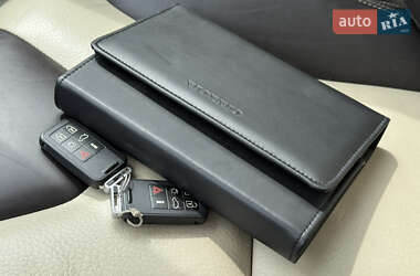 Внедорожник / Кроссовер Volvo XC60 2012 в 
