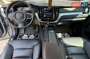 Внедорожник / Кроссовер Volvo XC60 2017 в 