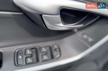 Внедорожник / Кроссовер Volvo XC60 2010 в 