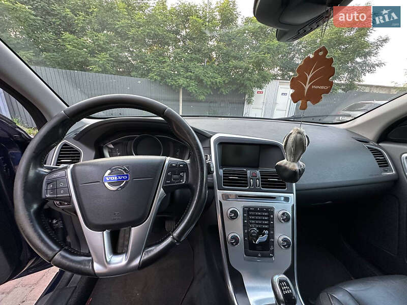 Внедорожник / Кроссовер Volvo XC60 2014 в Сарнах