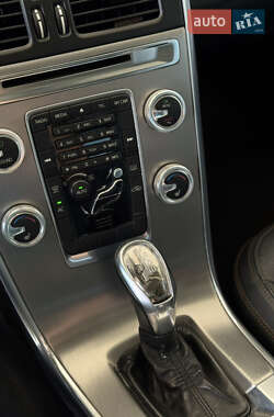 Внедорожник / Кроссовер Volvo XC60 2013 в 