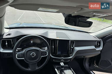 Внедорожник / Кроссовер Volvo XC60 2017 в 