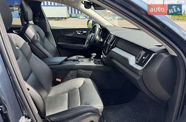 Внедорожник / Кроссовер Volvo XC60 2017 в 
