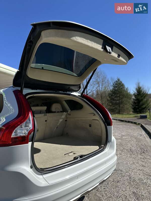 Внедорожник / Кроссовер Volvo XC60 2015 в Хырове