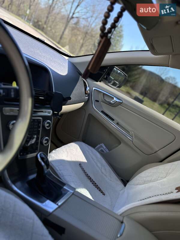 Внедорожник / Кроссовер Volvo XC60 2015 в Хырове