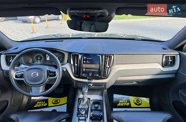 Внедорожник / Кроссовер Volvo XC60 2018 в 