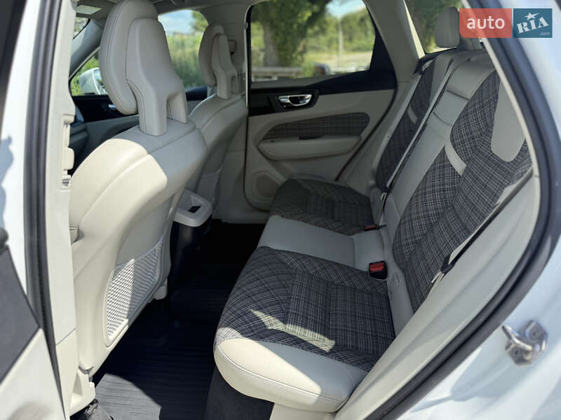 Внедорожник / Кроссовер Volvo XC60 2017 в Каменец-Подольском