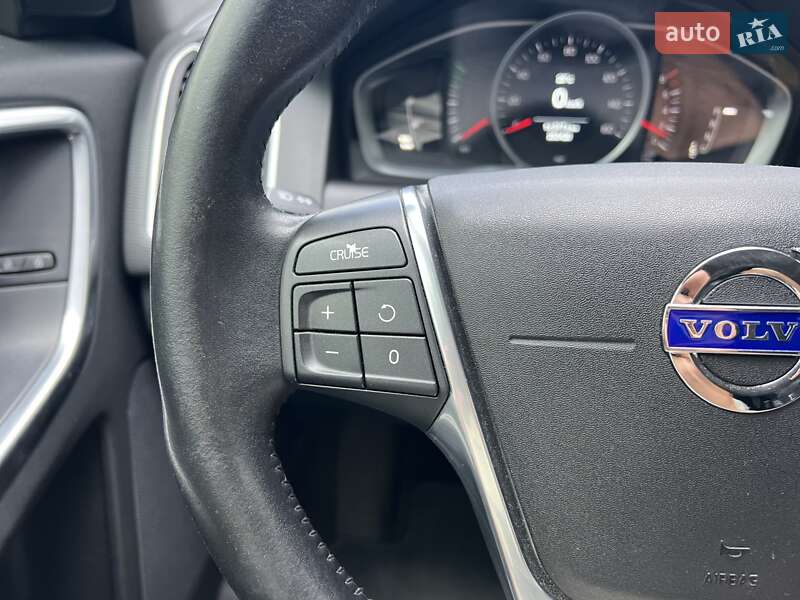 Внедорожник / Кроссовер Volvo XC60 2015 в Киеве
