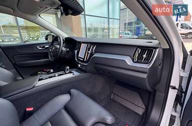 Внедорожник / Кроссовер Volvo XC60 2023 в 