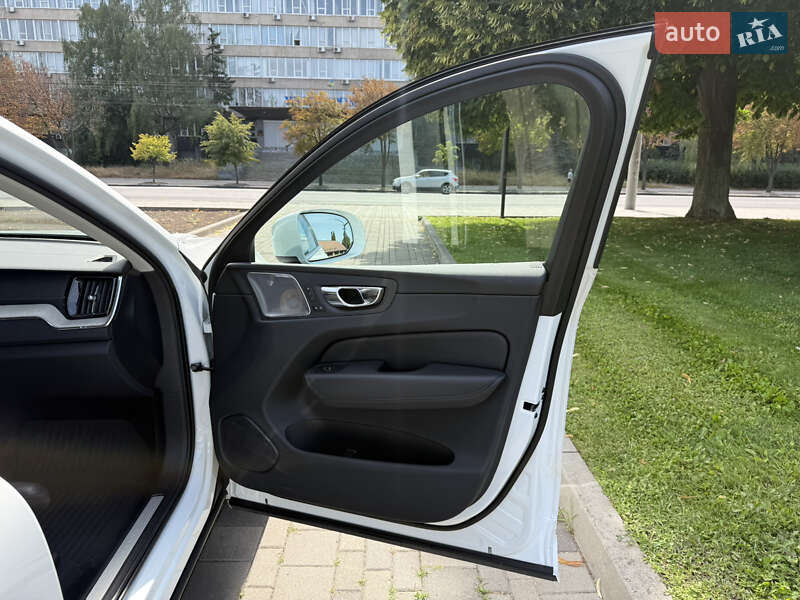 Внедорожник / Кроссовер Volvo XC60 2020 в Днепре