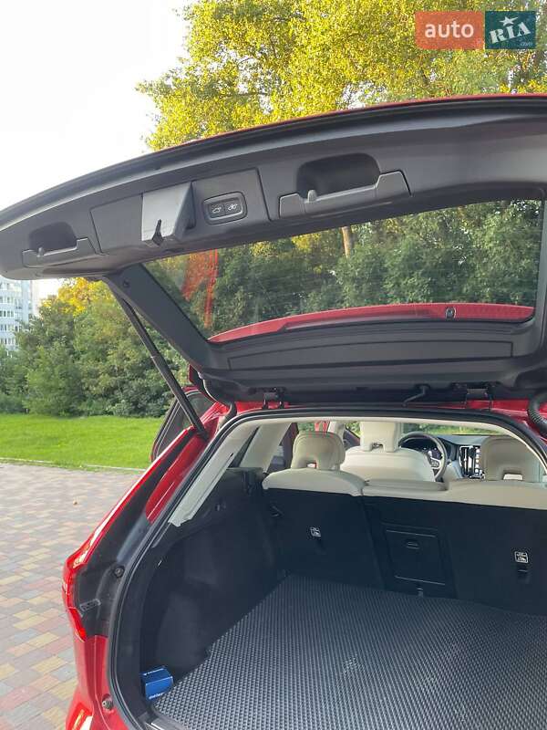 Внедорожник / Кроссовер Volvo XC60 2022 в Тернополе