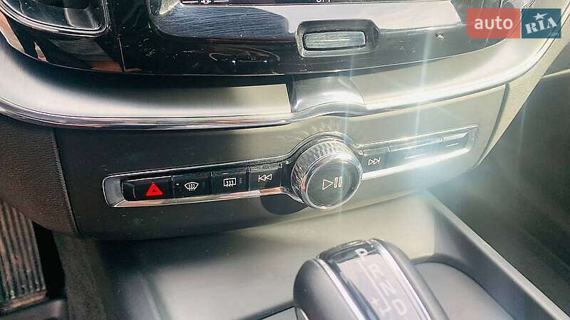 Внедорожник / Кроссовер Volvo XC60 2018 в Киеве