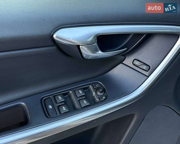 Внедорожник / Кроссовер Volvo XC60 2015 в Киеве