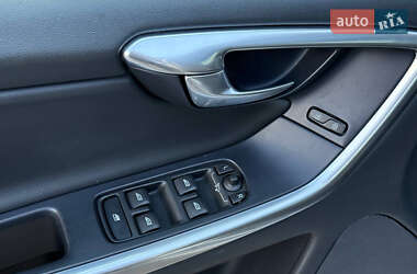 Внедорожник / Кроссовер Volvo XC60 2015 в 