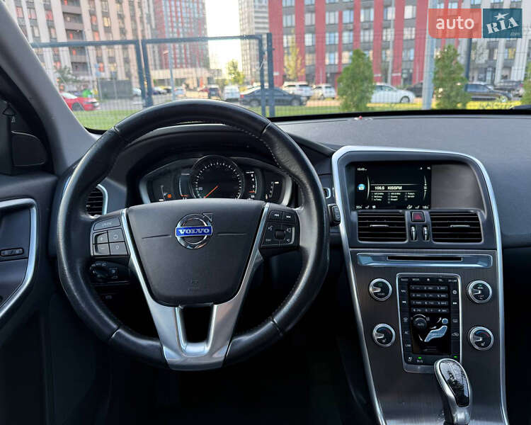 Внедорожник / Кроссовер Volvo XC60 2015 в Киеве