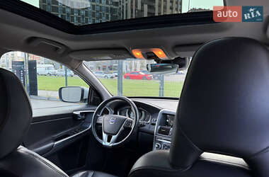 Внедорожник / Кроссовер Volvo XC60 2015 в 