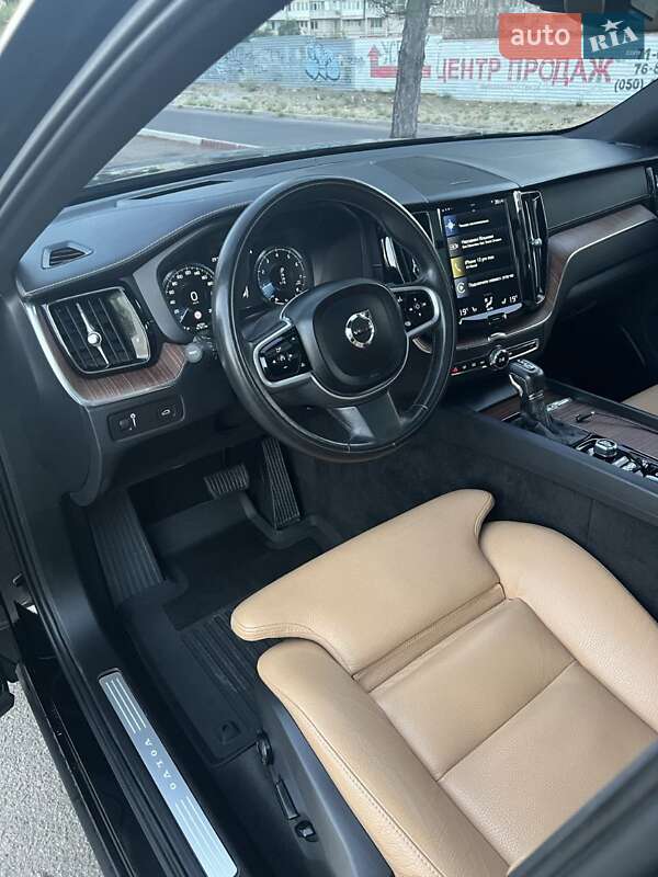 Внедорожник / Кроссовер Volvo XC60 2019 в Николаеве