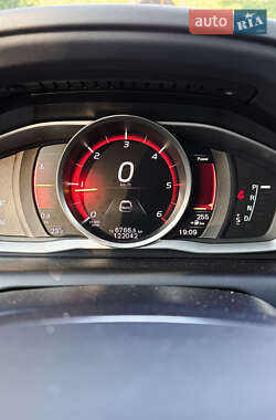 Внедорожник / Кроссовер Volvo XC60 2016 в 