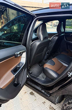 Внедорожник / Кроссовер Volvo XC60 2016 в 