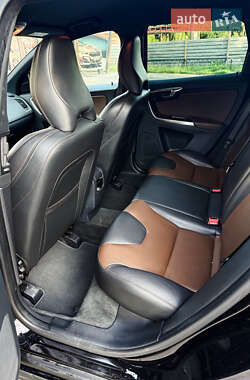Внедорожник / Кроссовер Volvo XC60 2016 в 