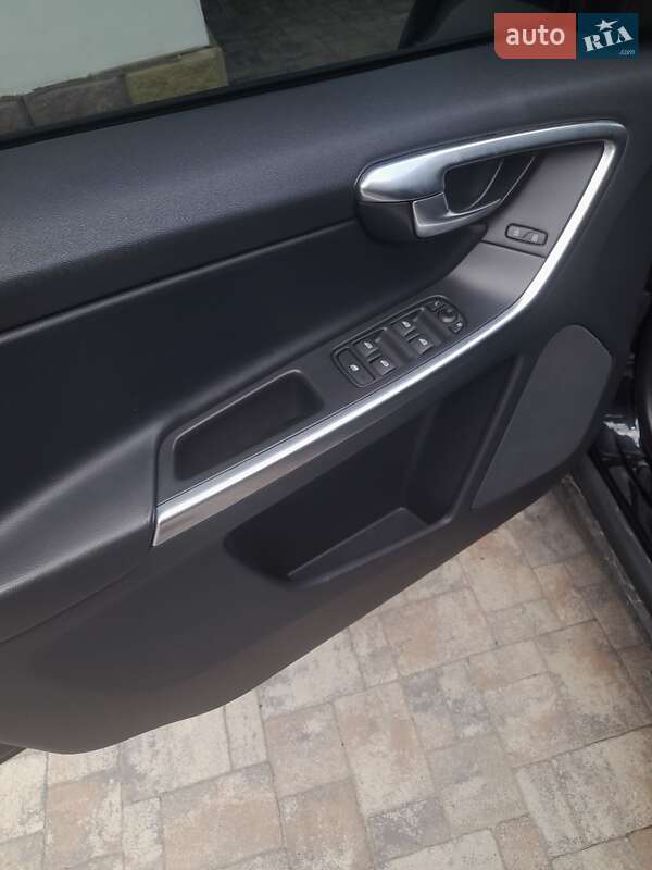 Внедорожник / Кроссовер Volvo XC60 2012 в Ковеле