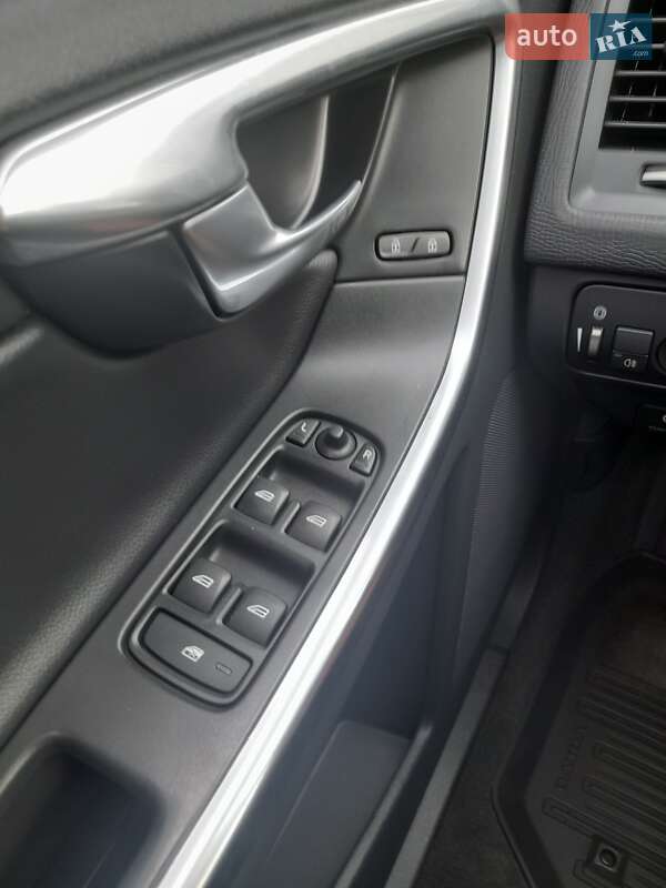 Внедорожник / Кроссовер Volvo XC60 2012 в Ковеле