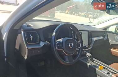 Внедорожник / Кроссовер Volvo XC60 2018 в 