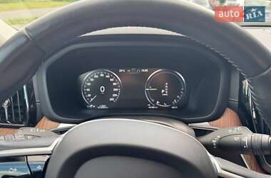 Внедорожник / Кроссовер Volvo XC60 2018 в 