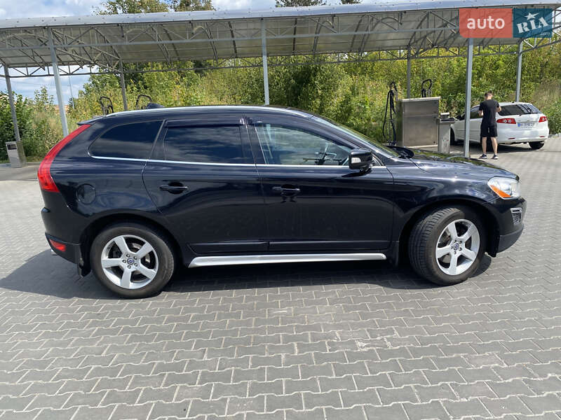 Внедорожник / Кроссовер Volvo XC60 2010 в Полтаве