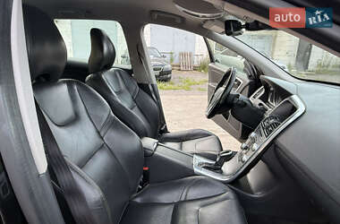 Внедорожник / Кроссовер Volvo XC60 2017 в 