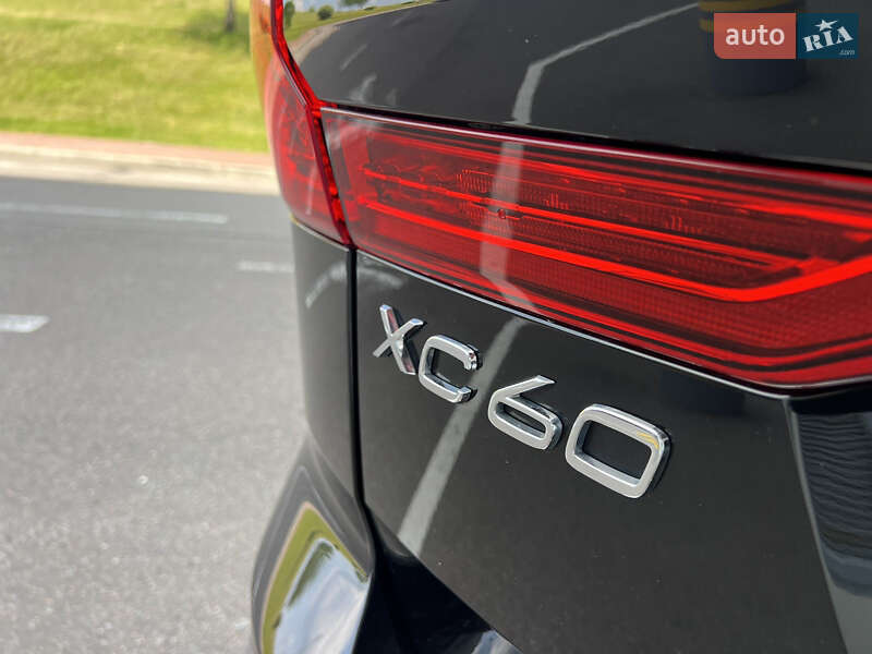 Внедорожник / Кроссовер Volvo XC60 2021 в Киеве
