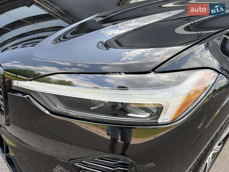 Внедорожник / Кроссовер Volvo XC60 2021 в Киеве