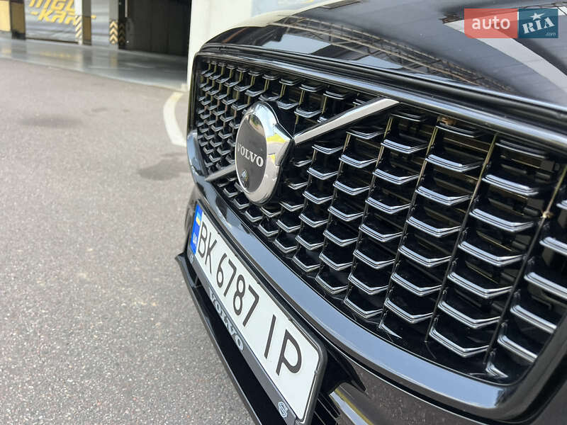 Внедорожник / Кроссовер Volvo XC60 2021 в Киеве